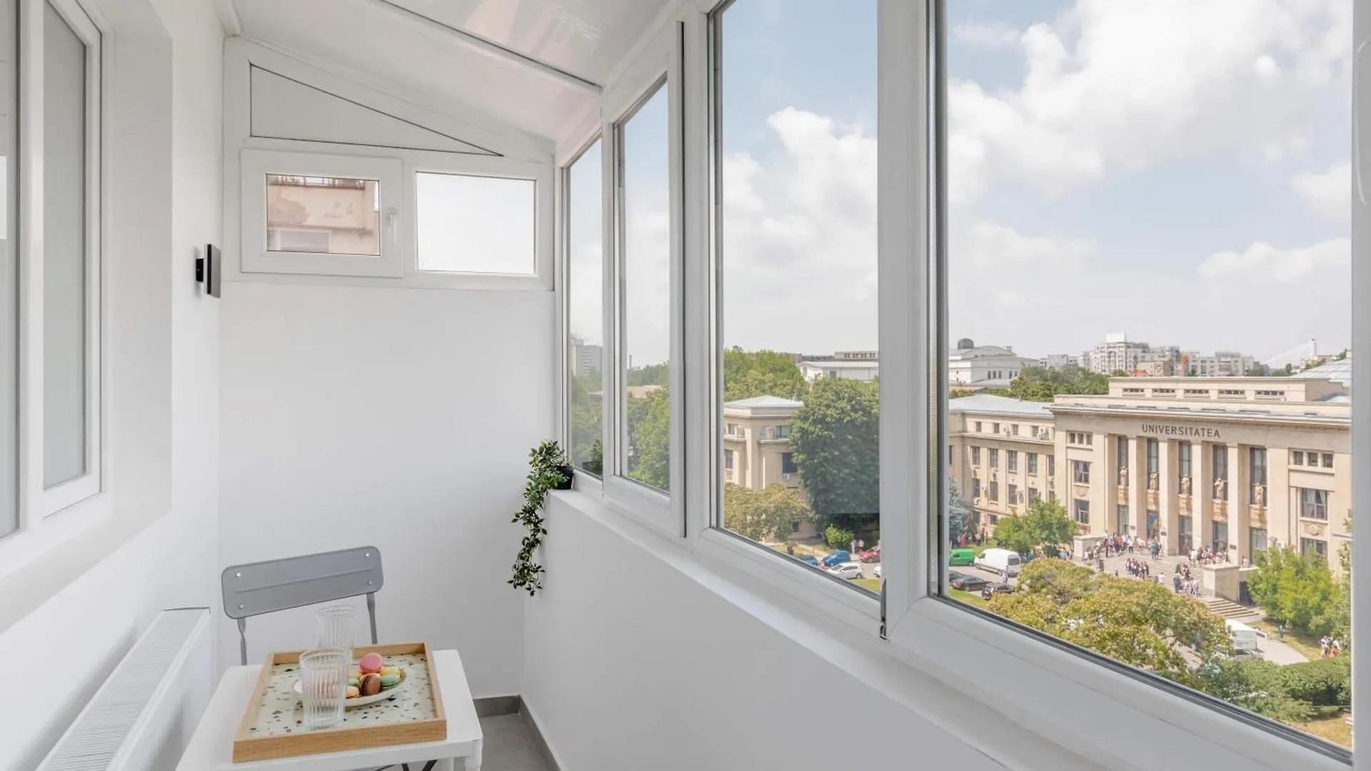 Holt - Playful & Bright 1Br Near The Faculty Of Law Appartement Boekarest
