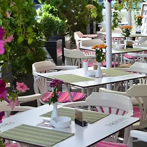 Hotel Les Jardins Carol, Boekarest